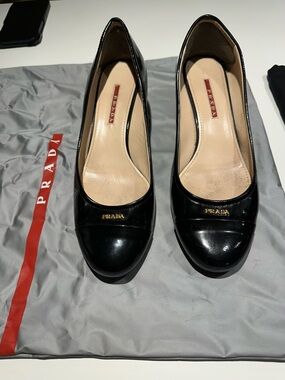 Prada Black Patent Leather Round-Toe Pumps with Gold Logo